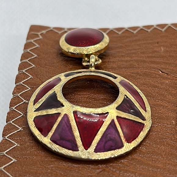 Red, Purplish, Maroon Enameled Circle Triangular Geometric 80s Retro Earrings - Picture 4 of 4